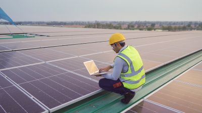 When to Hire for Solar Panel Service
